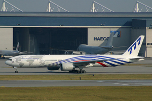 Boeing 777 Taxiing for 07R Departure